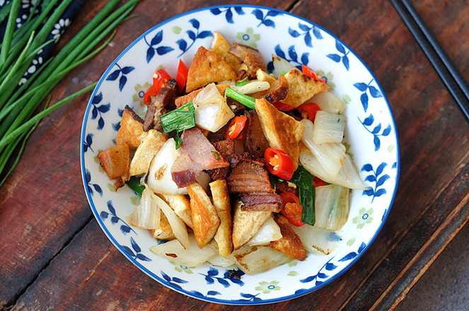 豆腐咸肉燒白菜的做法-家常味燒菜譜-易網(wǎng)健康養(yǎng)生網(wǎng) 豆腐咸肉燒白菜的做法-家常味燒菜譜