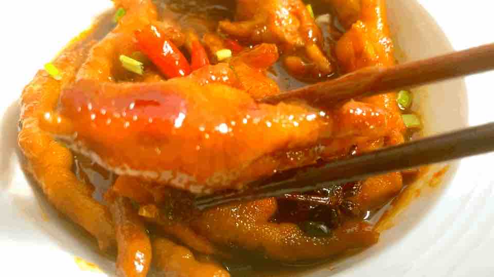 雞爪這樣做,香糯軟爛,好吃到光盤的做法-家常味燒菜譜-易網健康養生網 雞爪這樣做,香糯軟爛,好吃到光盤的做法-家常味燒菜譜