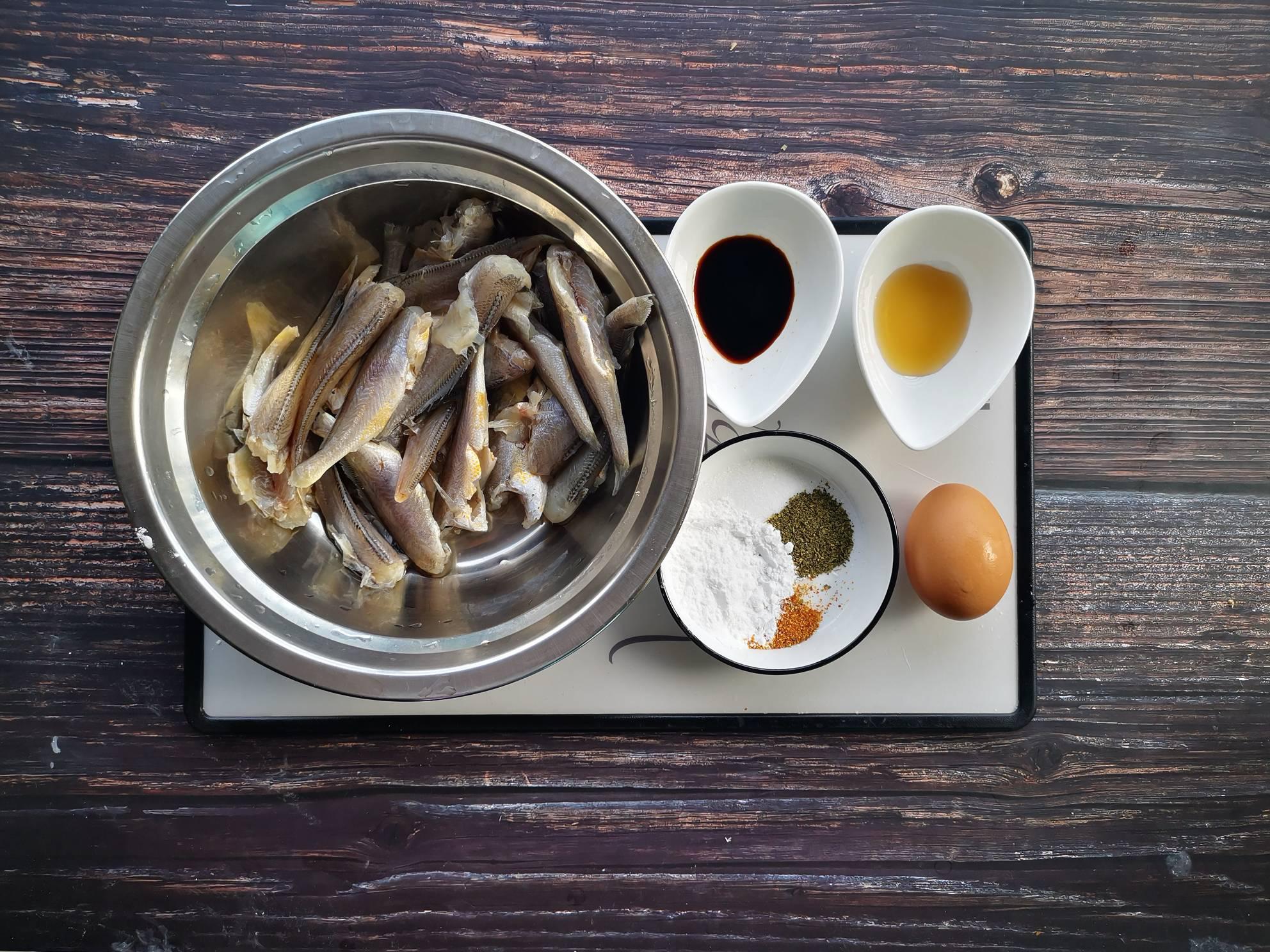 油炸小黃魚的做法-咸鮮味炸菜譜-易網<a href=http://www.xllyou.com/ target=_blank class=infotextkey>健康養生</a>網 油炸小黃魚的做法-咸鮮味炸菜譜