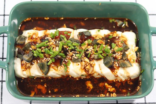 皮蛋拌豆腐的做法-家常味拌菜譜