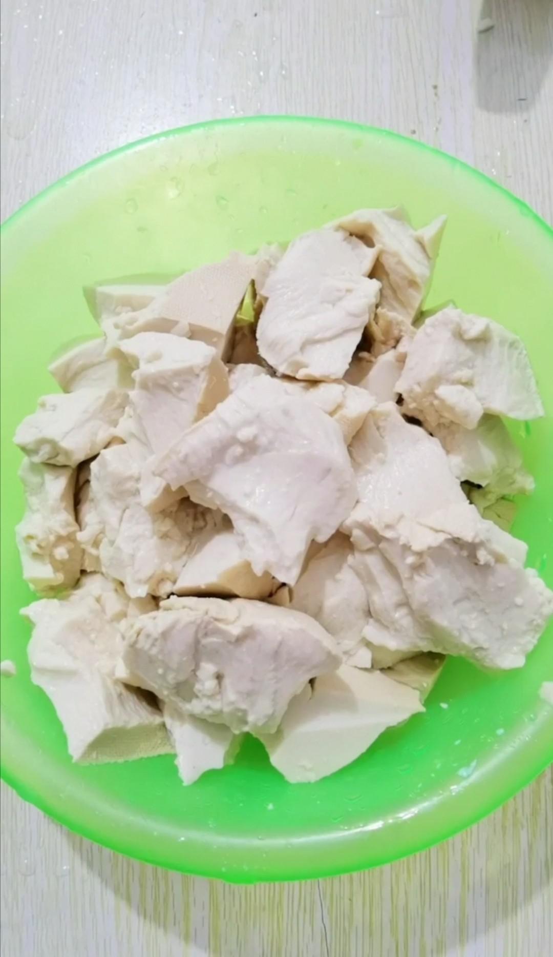 涼拌豆腐的做法-咸鮮味拌菜譜-易網健康養生網 涼拌豆腐的做法-咸鮮味拌菜譜