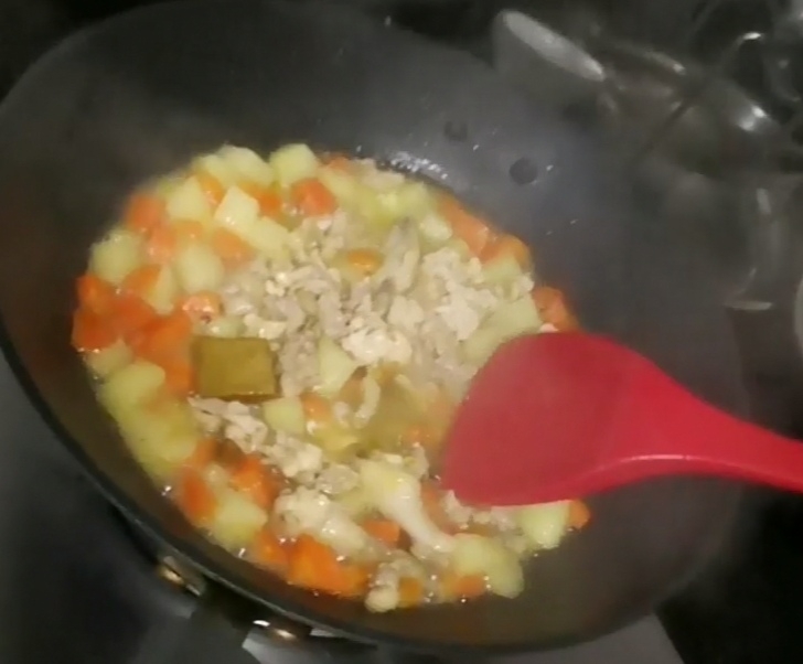 孩子的咖喱土豆飯的做法-咖喱味炒菜譜-易網健康養生網 孩子的咖喱土豆飯的做法-咖喱味炒菜譜