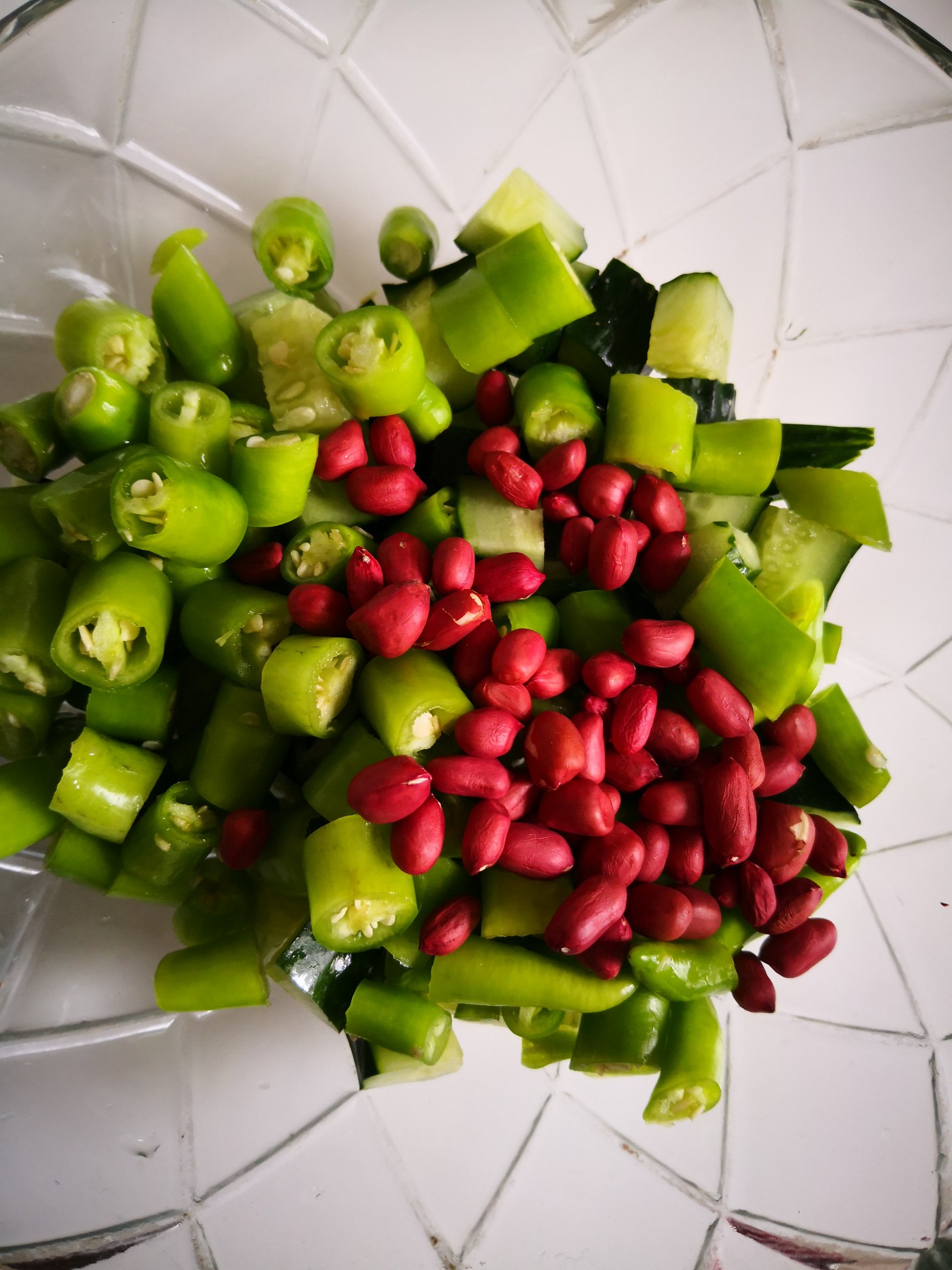 花生米拌杭椒的做法-家常味拌菜譜