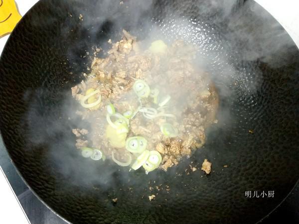 芹菜牛肉渣的做法-家常味炒菜譜