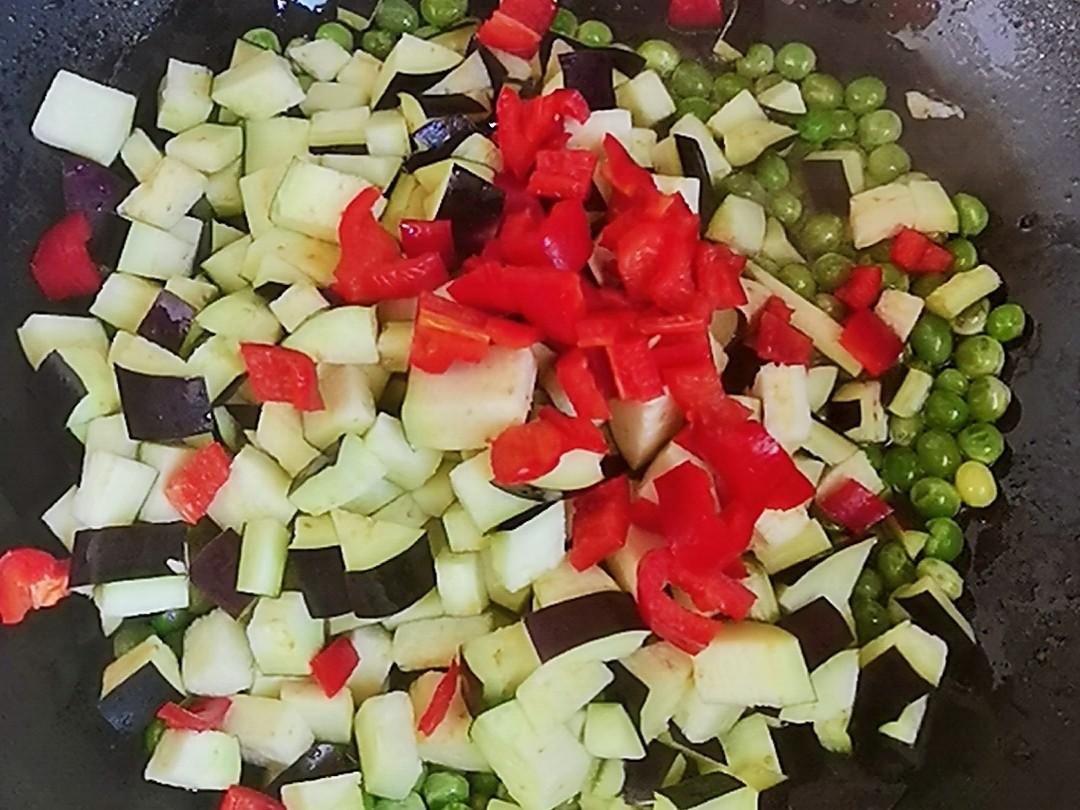 青豆炒茄丁的做法-咸鮮味炒菜譜-易網健康養生網 青豆炒茄丁的做法-咸鮮味炒菜譜
