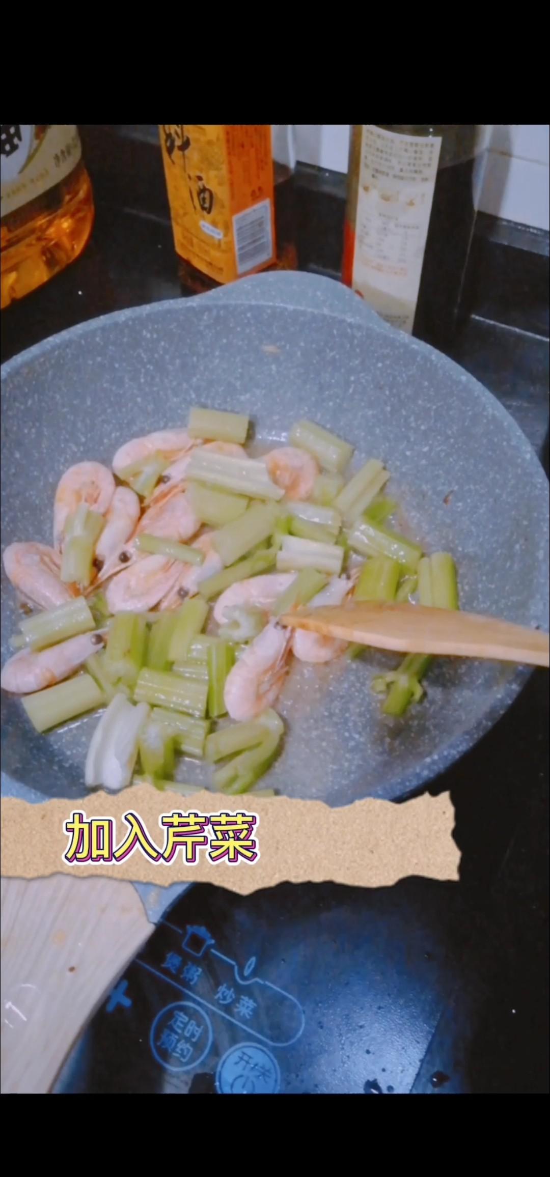 芹菜紅蝦的做法-咸鮮味炒菜譜-易網(wǎng)健康養(yǎng)生網(wǎng) 芹菜紅蝦的做法-咸鮮味炒菜譜