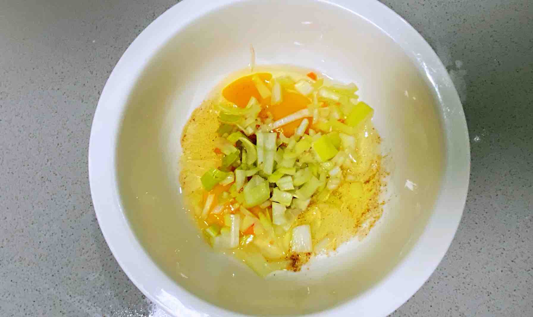 蔬菜雞蛋餅， 好看又營養(yǎng)，色澤漂亮，連小朋友都愛吃～的做法-家常味煎菜譜