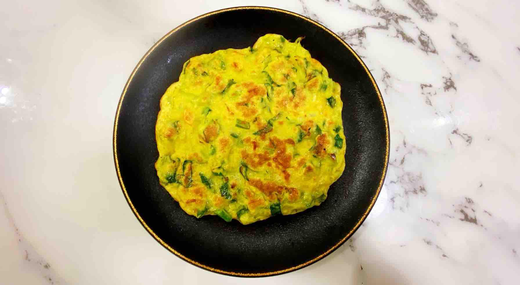 蔬菜雞蛋餅， 好看又營養(yǎng)，色澤漂亮，連小朋友都愛吃～的做法-家常味煎菜譜