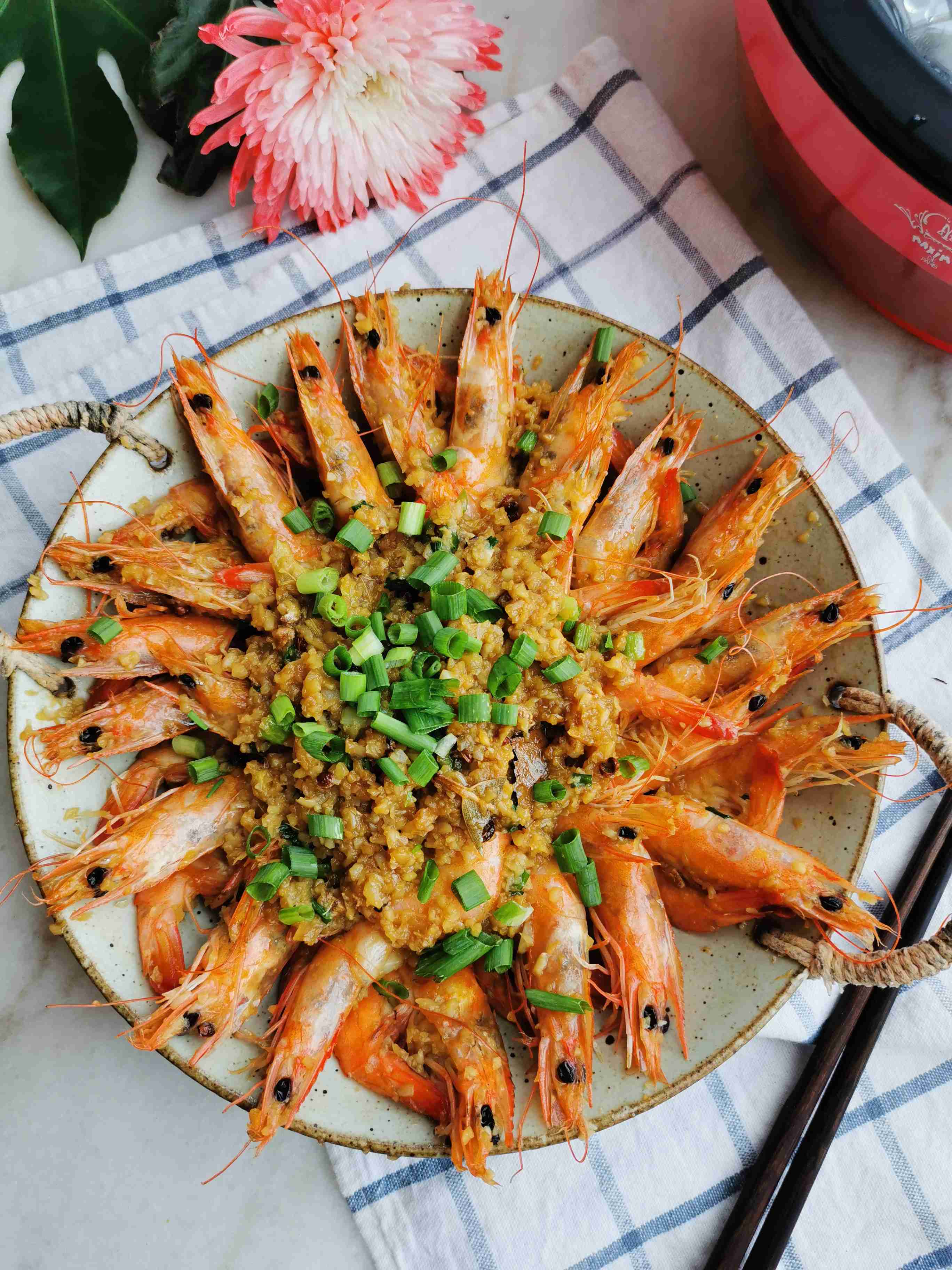 蒜蓉蝦的做法-蒜香味炒菜譜