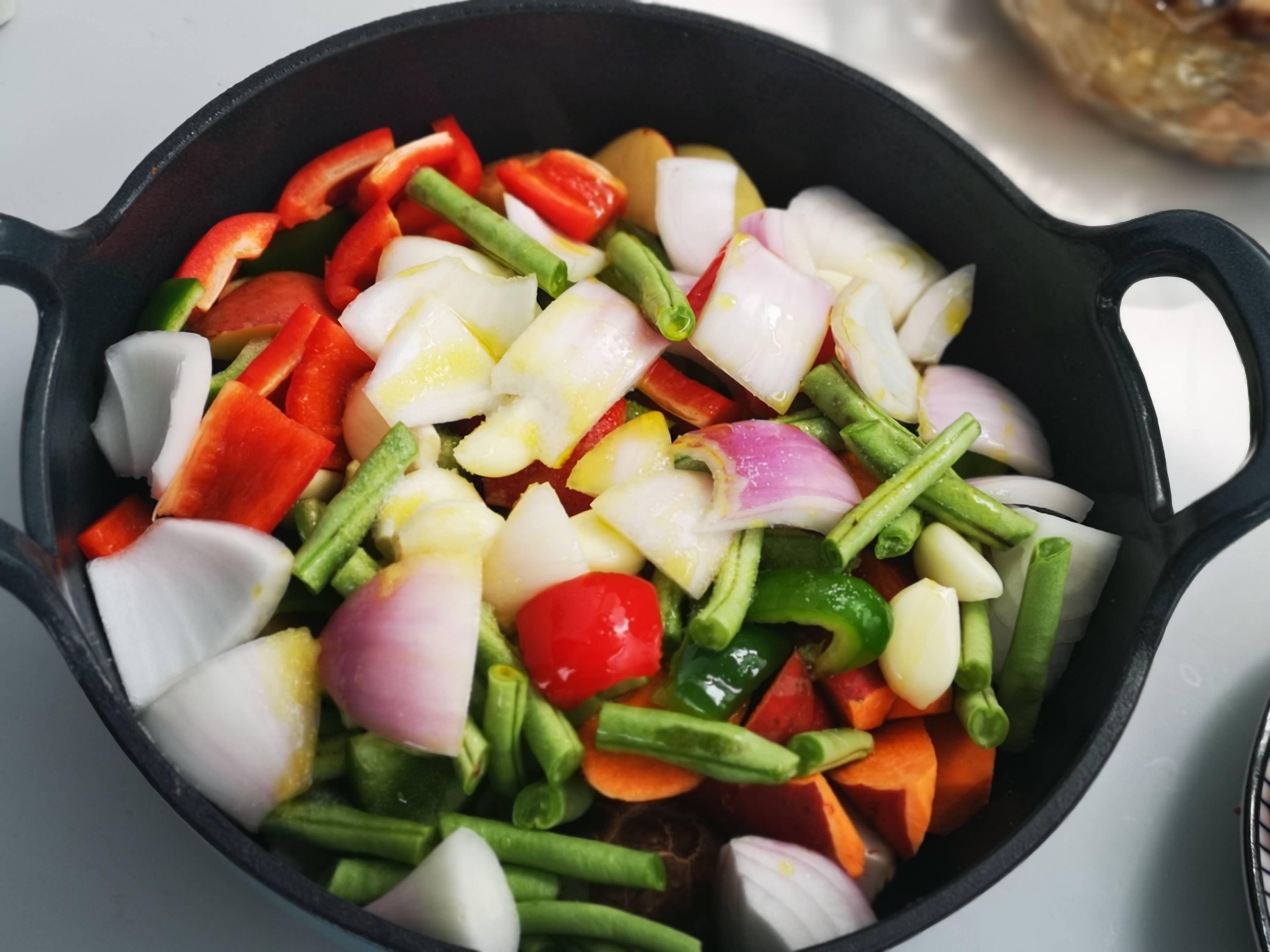 巨好吃，自制燜鍋，秒殺黃記煌的做法-香辣味燜菜譜