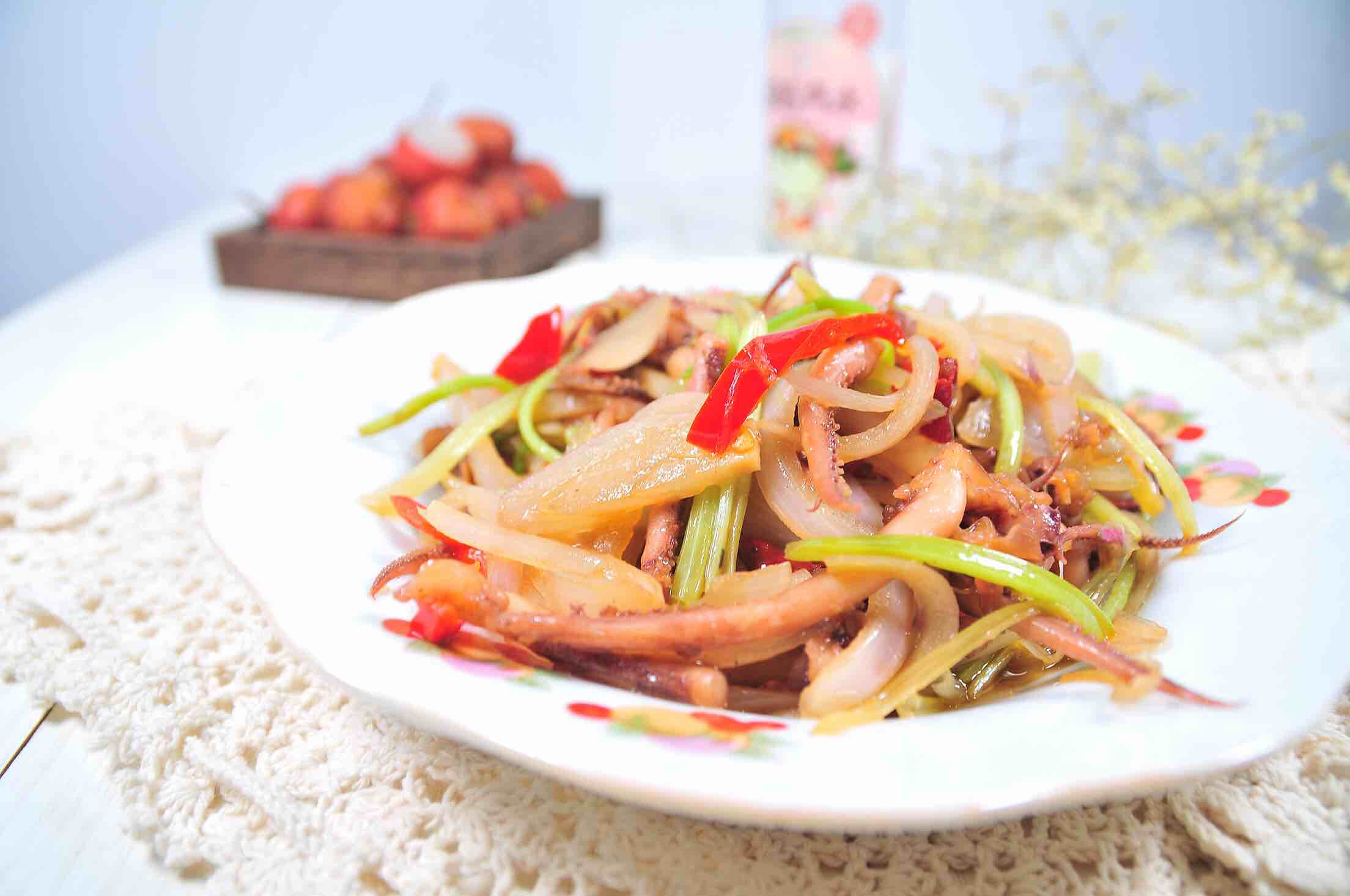 家常版炒魷魚的做法-家常味炒菜譜