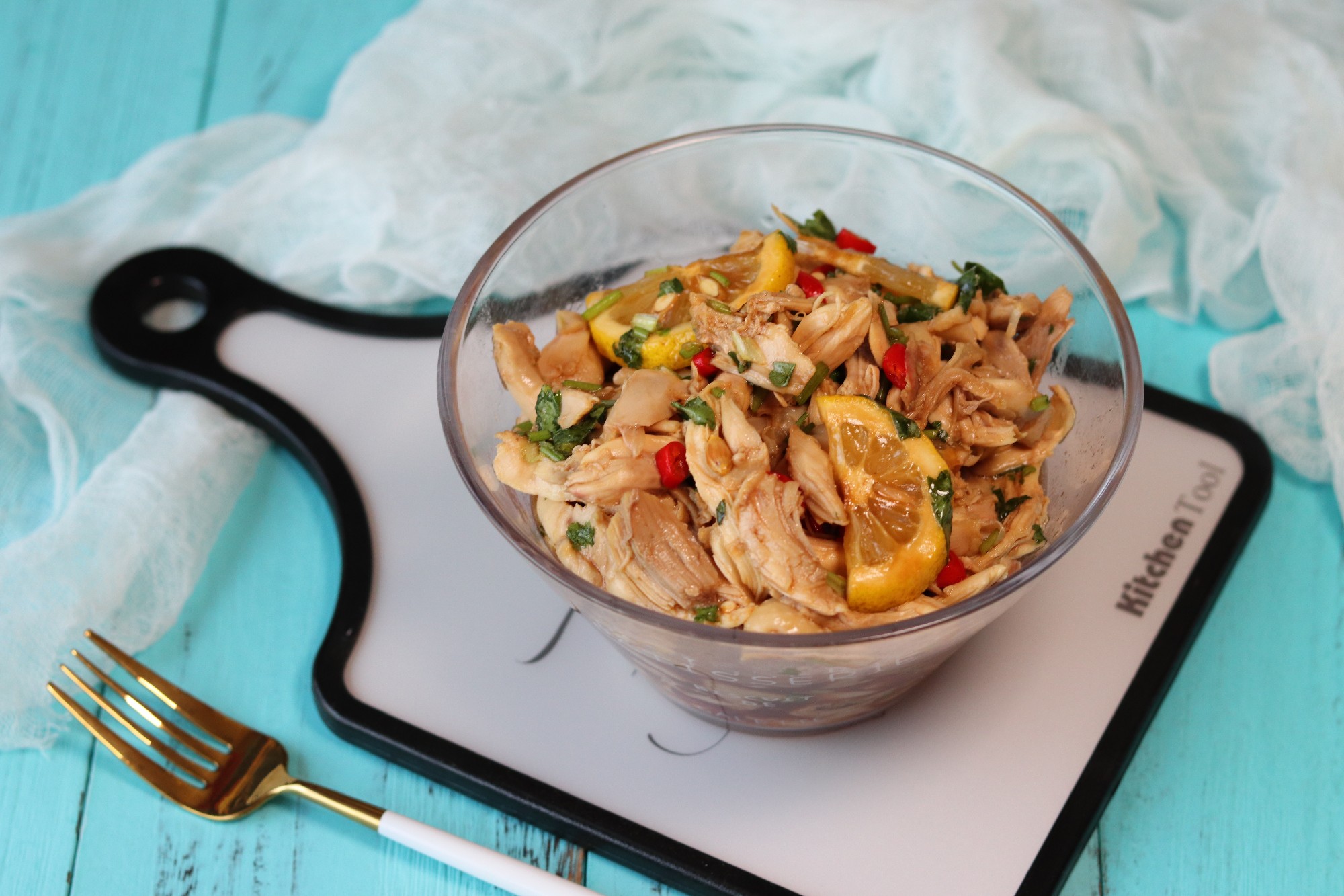 涼拌手撕雞腿的做法-香辣味煮菜譜