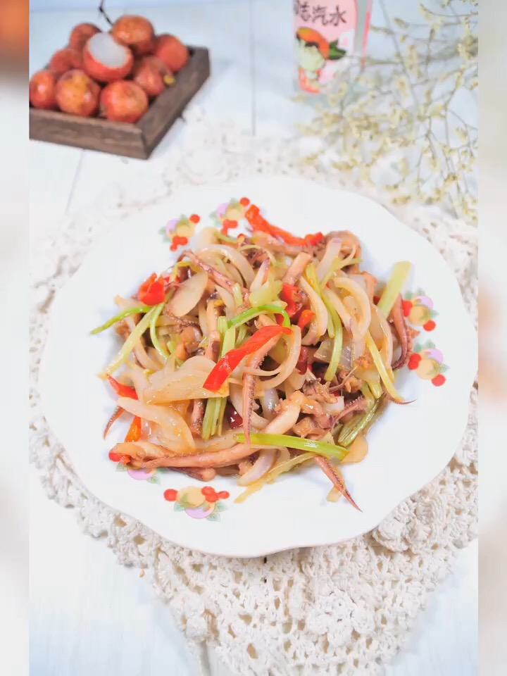 家常版炒魷魚的做法-家常味炒菜譜