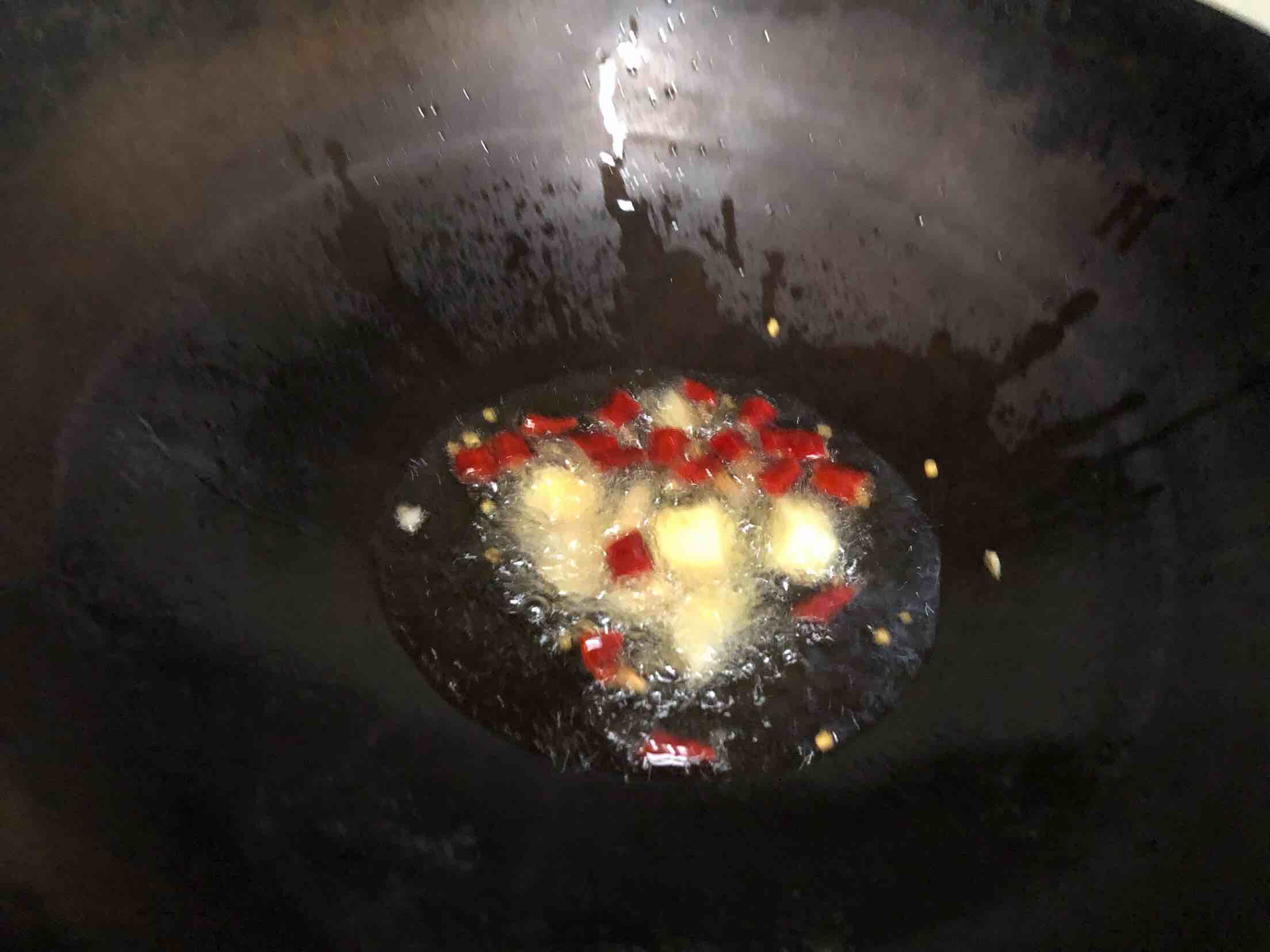 家常版炒魷魚的做法-家常味炒菜譜