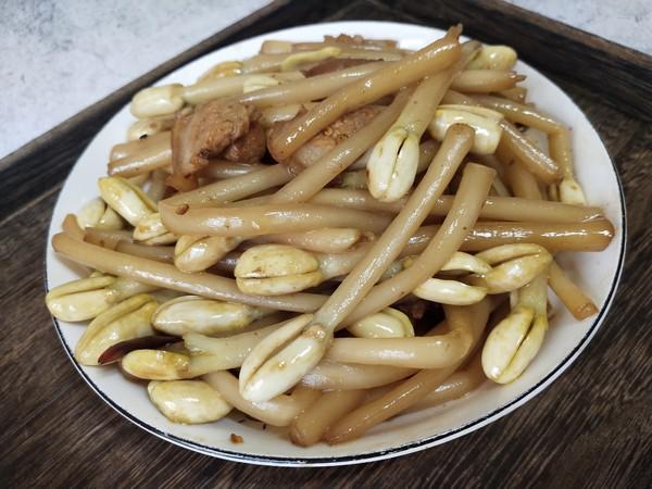 五花肉炒花生芽的做法-家常味炒菜譜