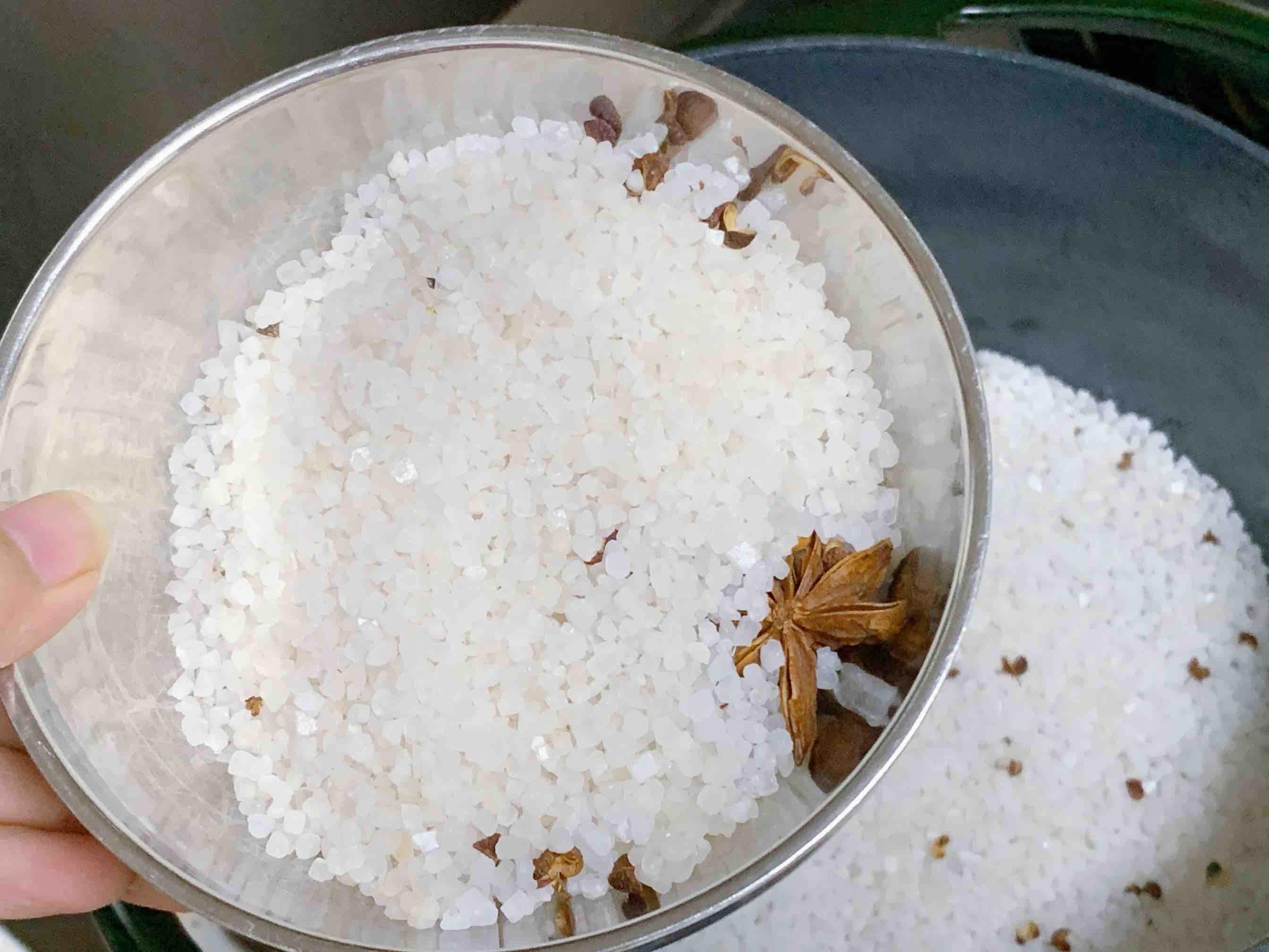 只用一包鹽，做一鍋鹽焗蝦的做法-咸鮮味烤菜譜