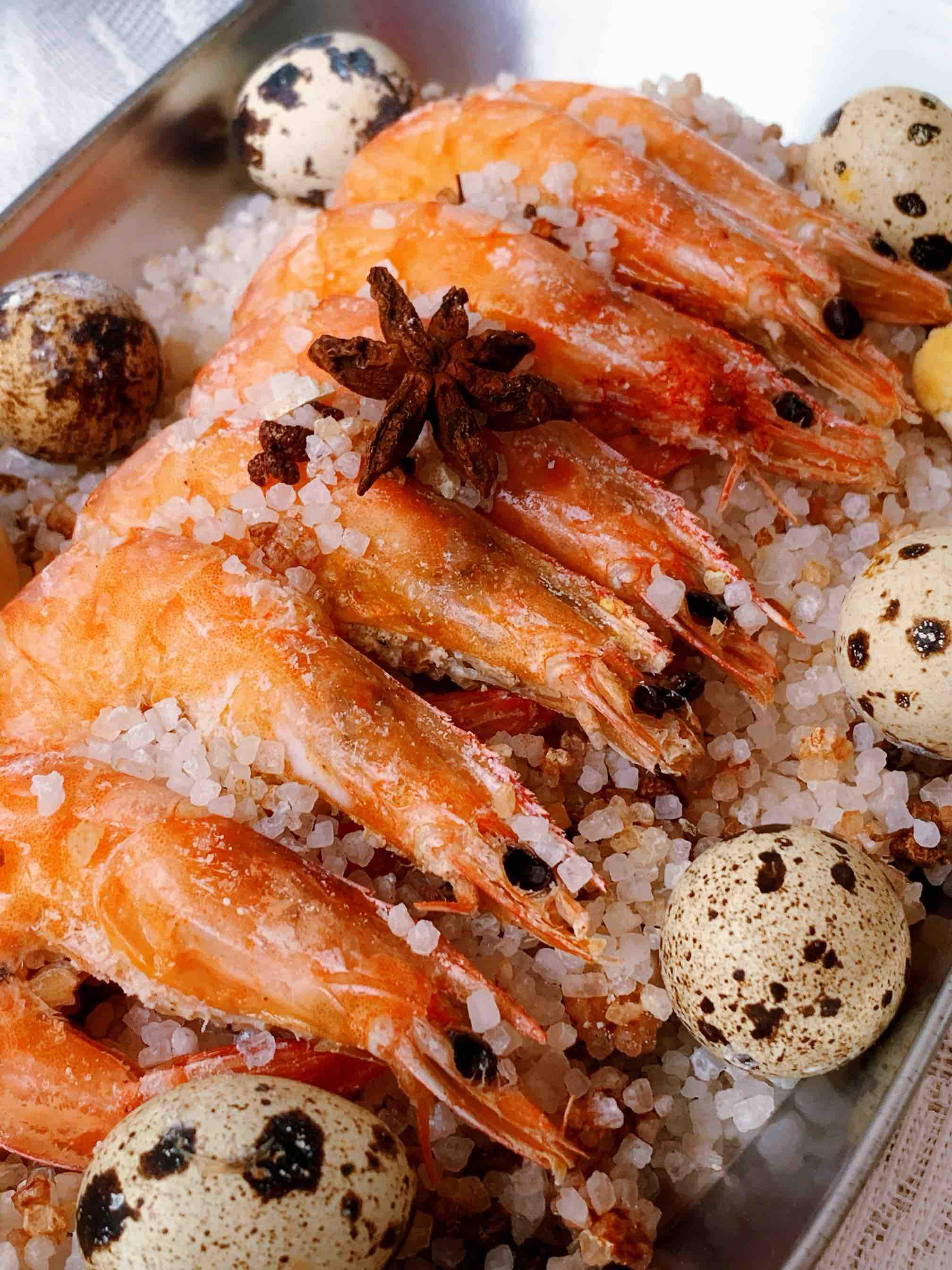 只用一包鹽，做一鍋鹽焗蝦的做法-咸鮮味烤菜譜