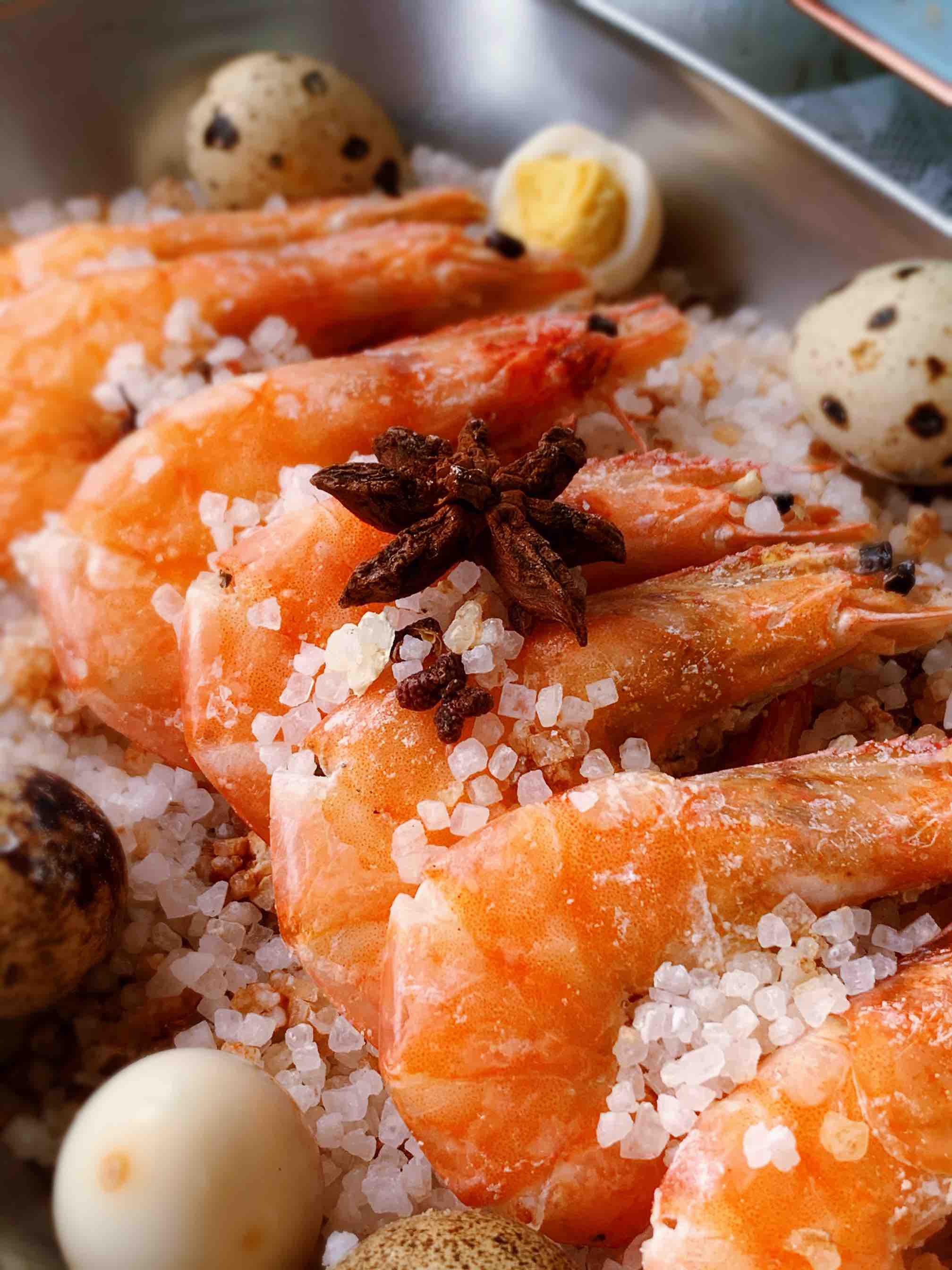 只用一包鹽，做一鍋鹽焗蝦的做法-咸鮮味烤菜譜