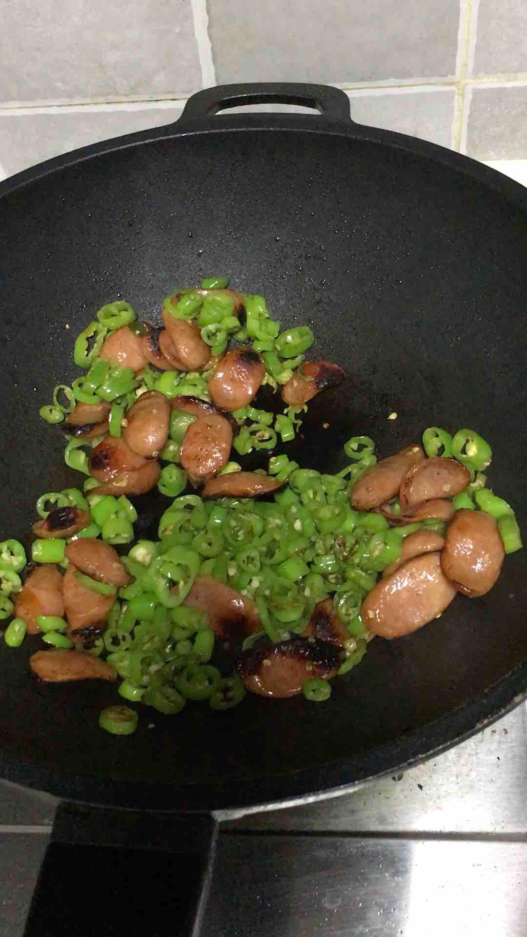 香腸雞蛋炒青椒的做法-香辣味炒菜譜