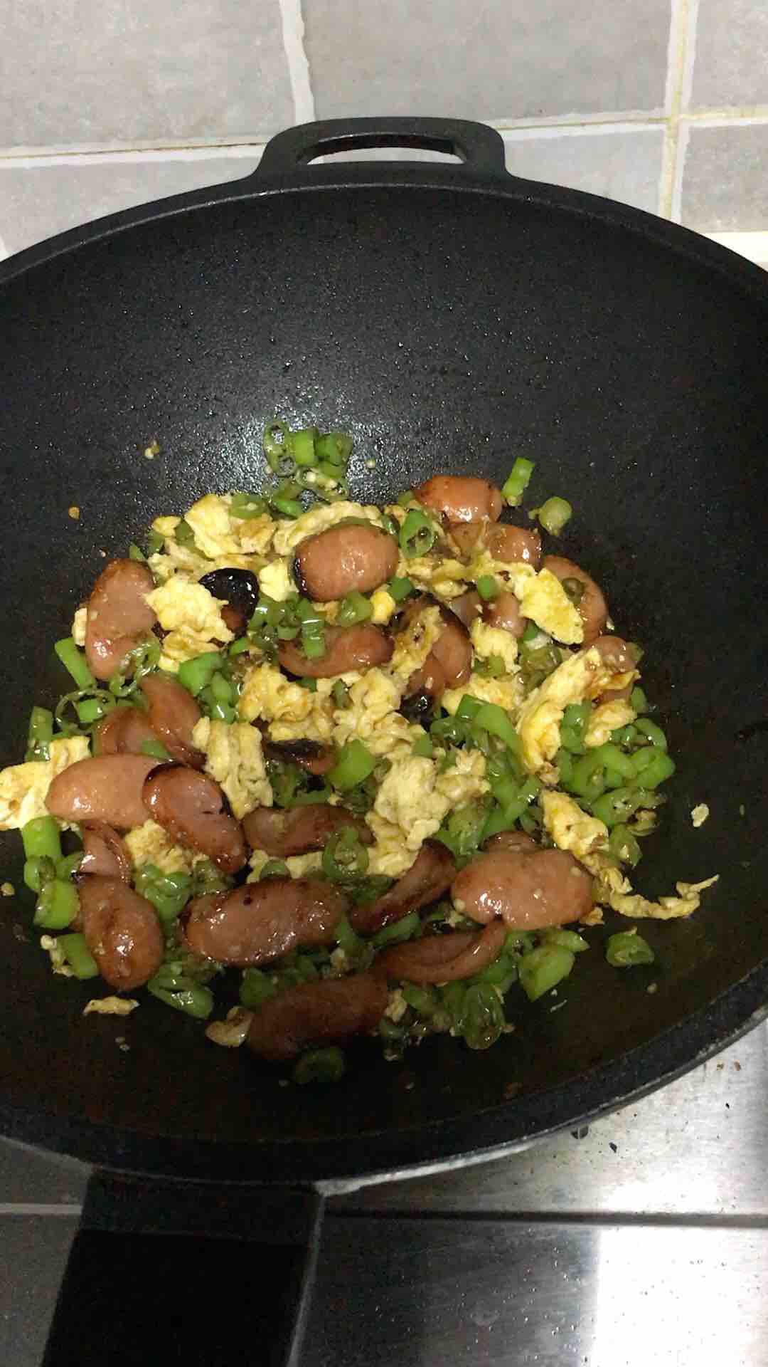 香腸雞蛋炒青椒的做法-香辣味炒菜譜