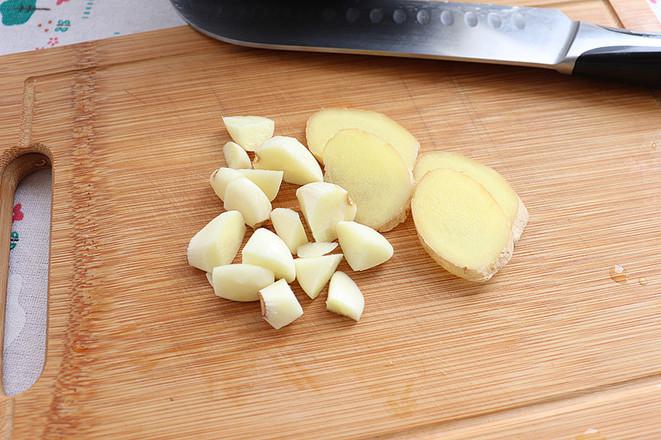 照燒雞腿的快手家常做法，簡單兩步，輕松做出色澤誘人的雞腿的做法-酸甜味燜菜譜