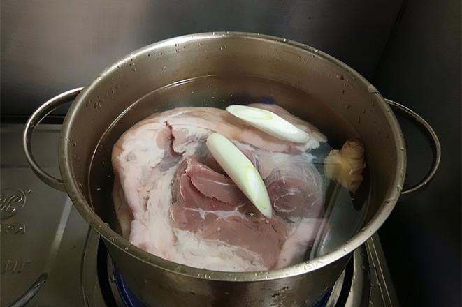 白切肘子的做法-咸鮮味煮菜譜