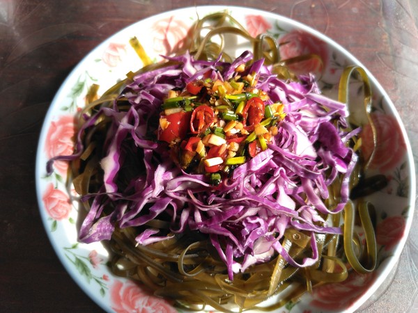 紫甘藍拌海帶絲的做法-酸辣味拌菜譜