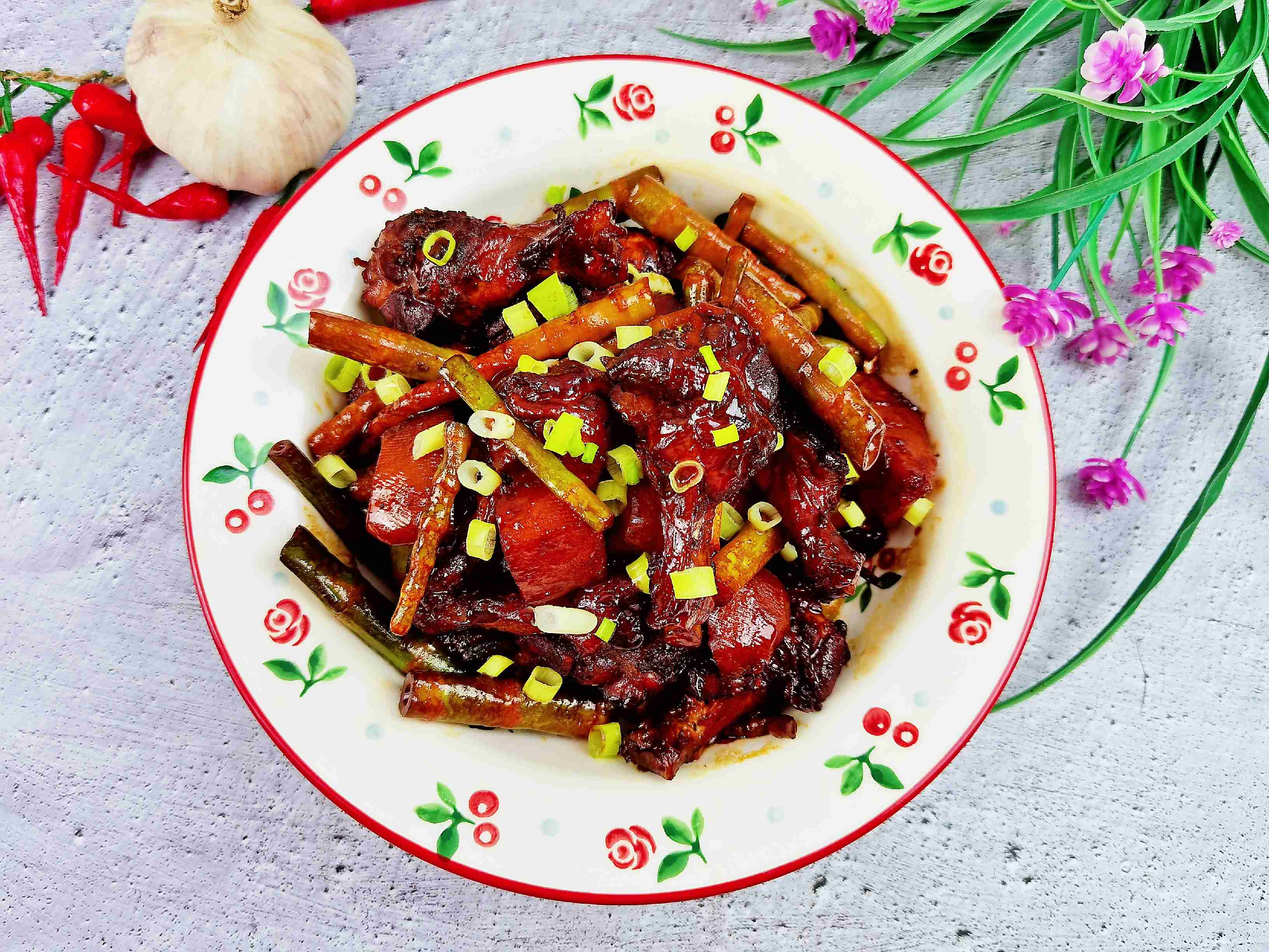 雞腿的花式做法-雞腿燜野筍，配菜豐富，營養美味，孩子超愛吃的做法-家常味燜菜譜