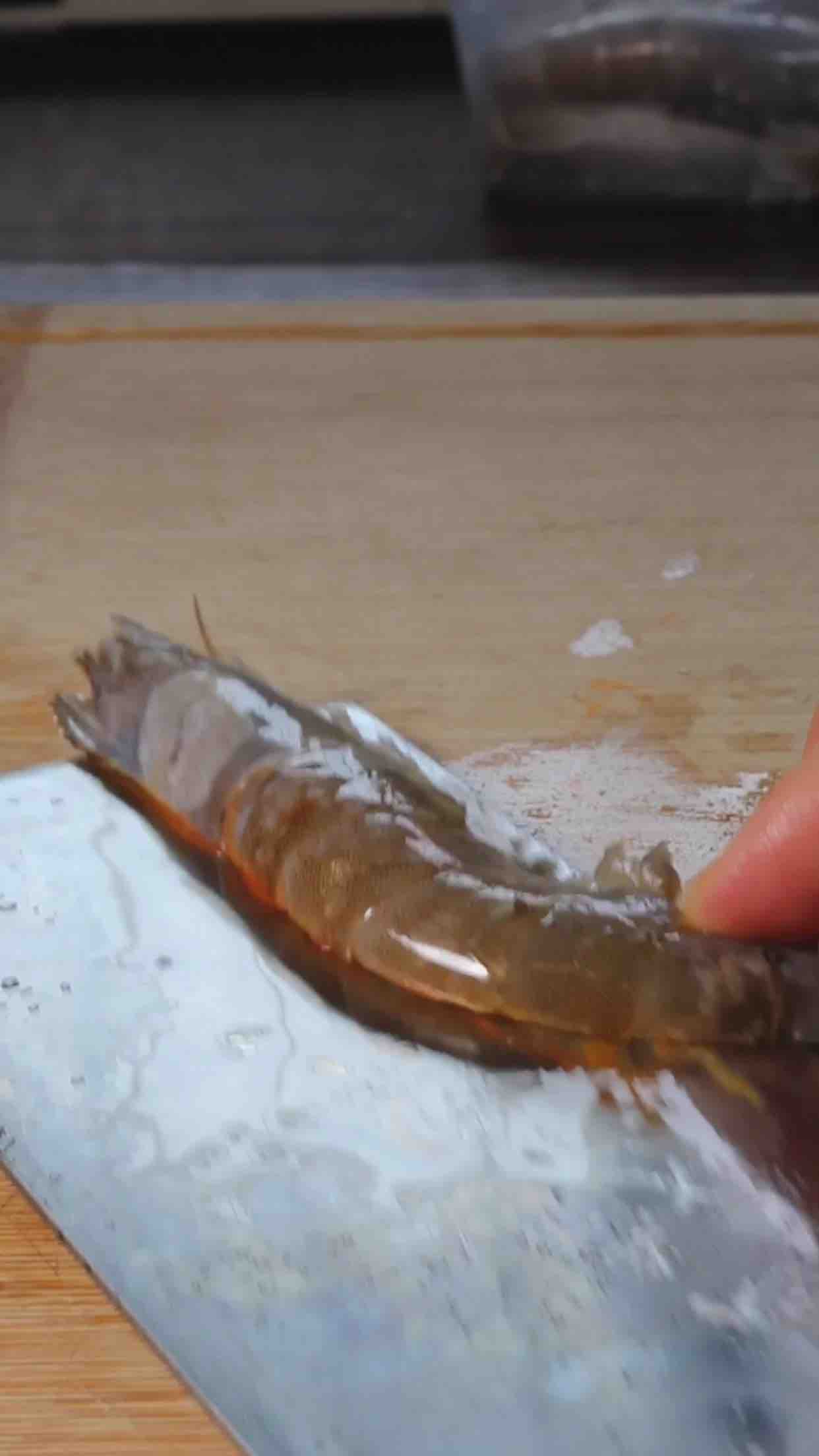 劈腿大蝦的做法-咸鮮味蒸菜譜