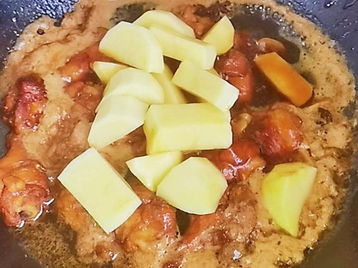 雞腿的花式做法-雞腿燜野筍，配菜豐富，營養美味，孩子超愛吃的做法-家常味燜菜譜