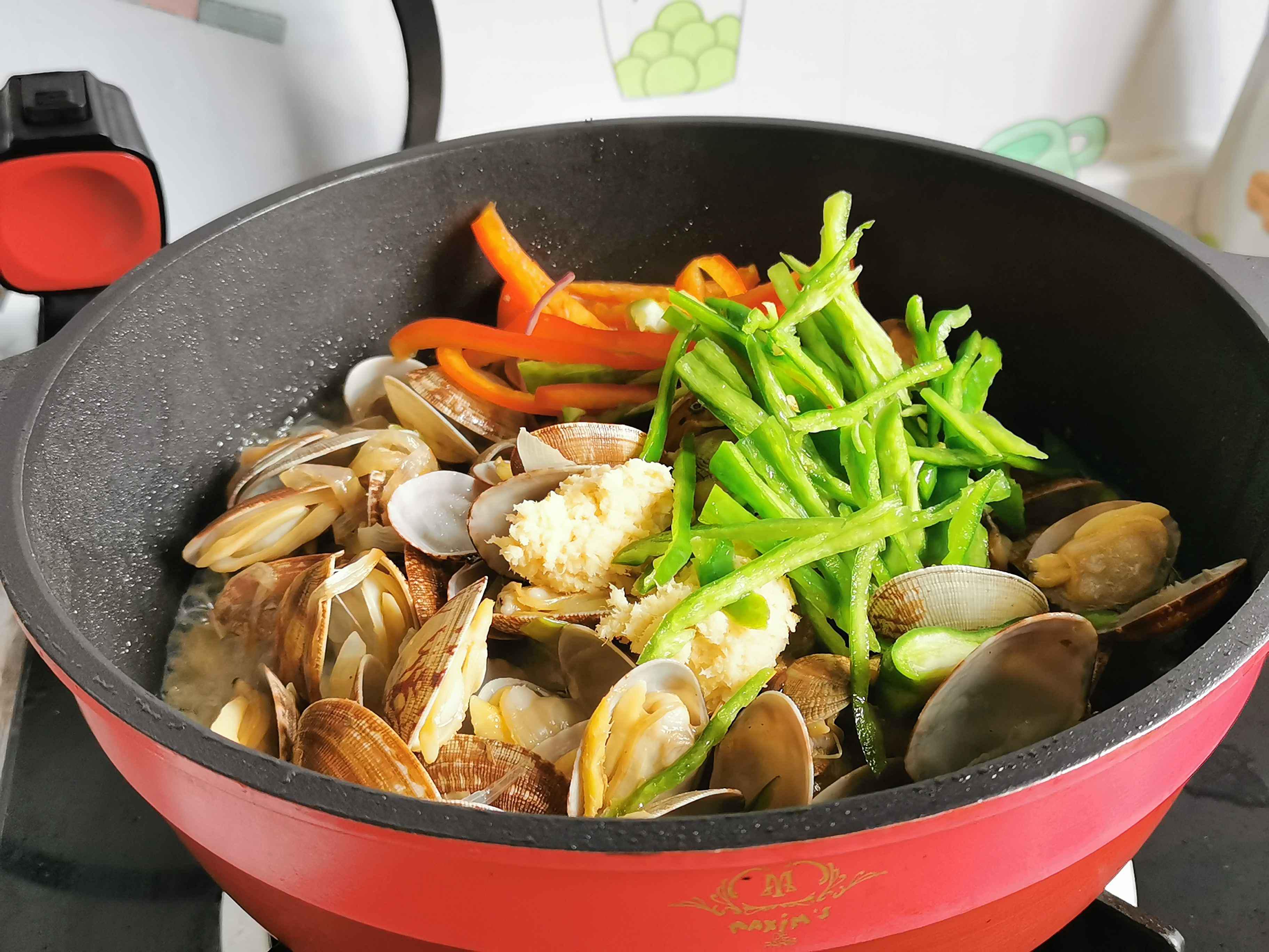 爆炒花甲的做法-家常味炒菜譜