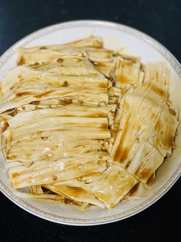 夏日涼拌吃腐竹，爽滑可口，撈一撈超好吃的做法-家常味煮菜譜