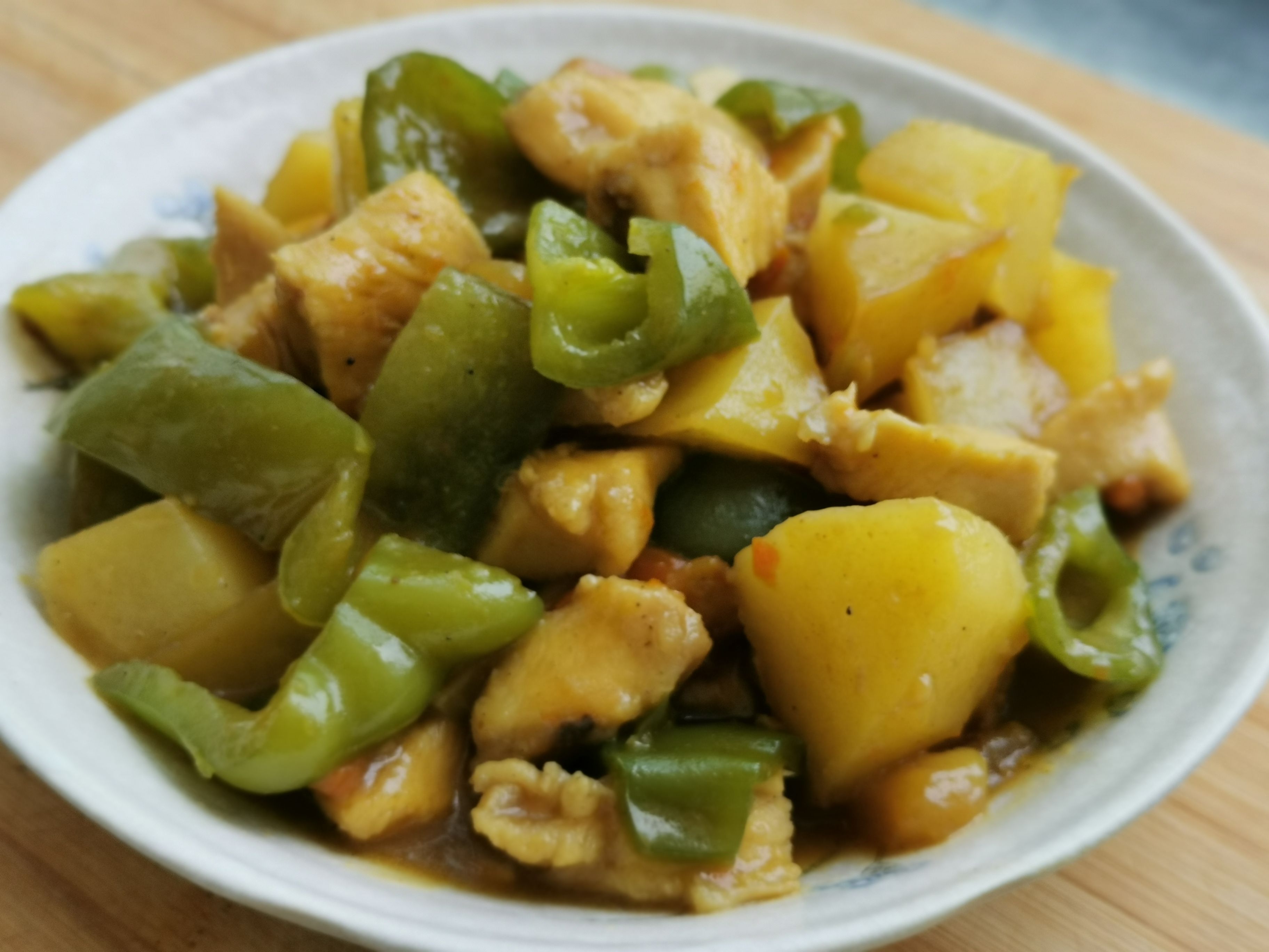 咖喱雞塊的做法-咖喱味燒菜譜