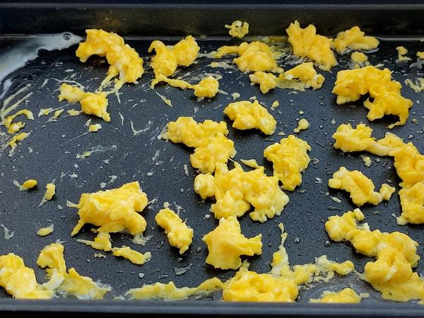 這款蛋炒飯，顏值與味道并存，不怕小朋友不愛吃飯了的做法-家常味炒菜譜