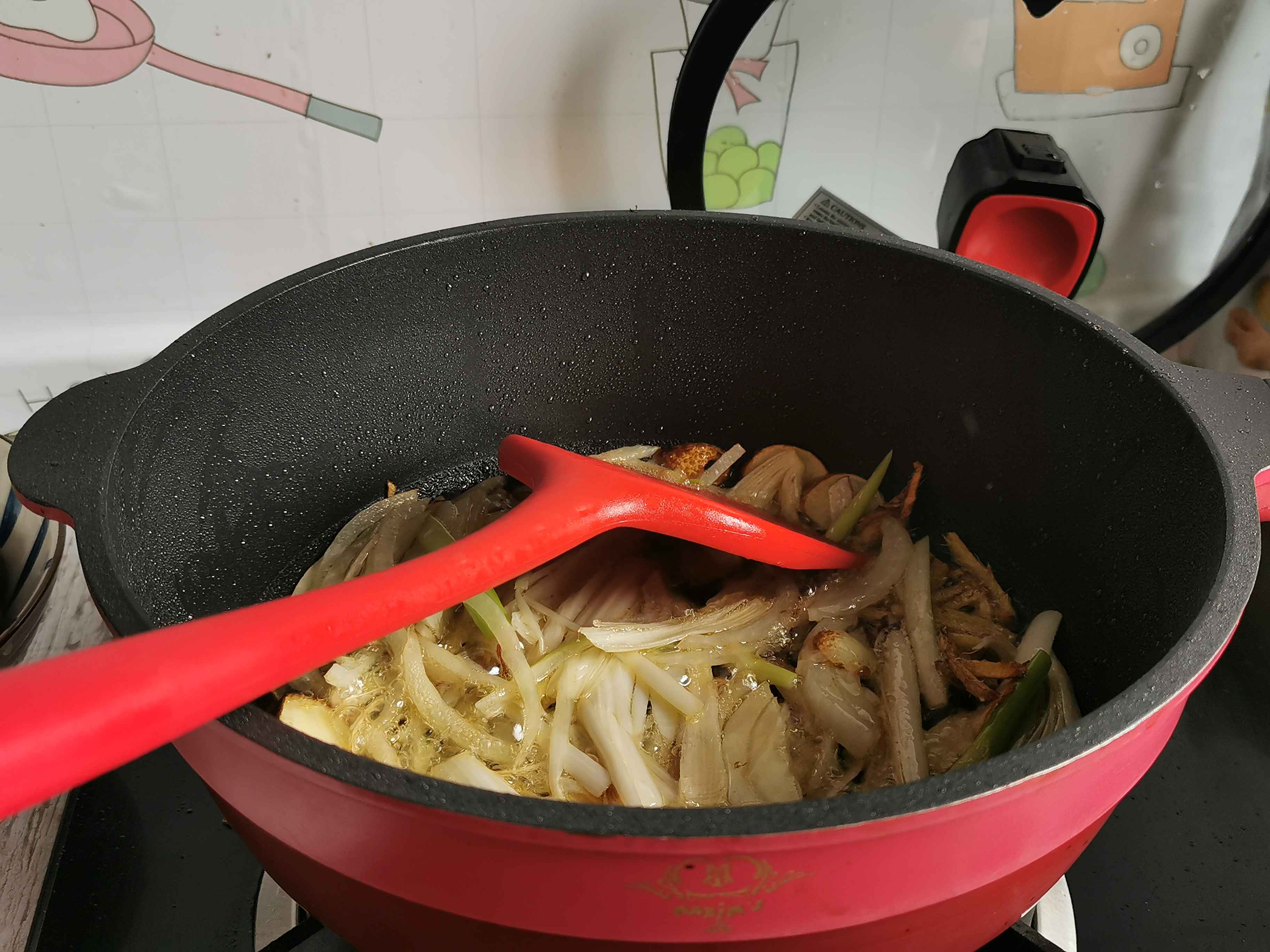 爆炒花甲的做法-家常味炒菜譜