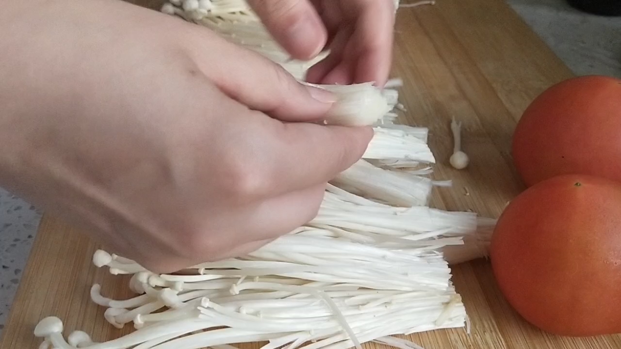 番茄金針菇的做法-酸甜味煮菜譜