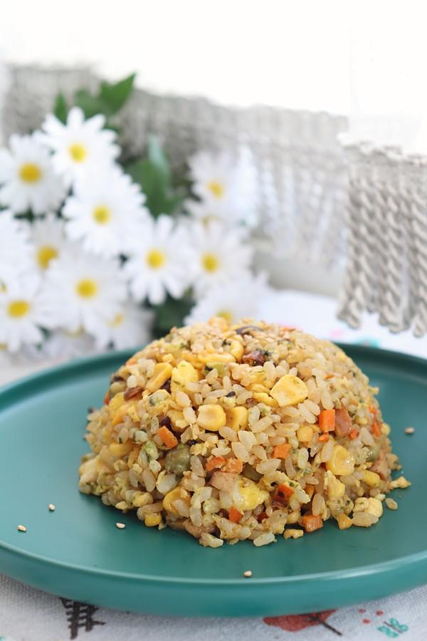 這款蛋炒飯，顏值與味道并存，不怕小朋友不愛吃飯了的做法-家常味炒菜譜