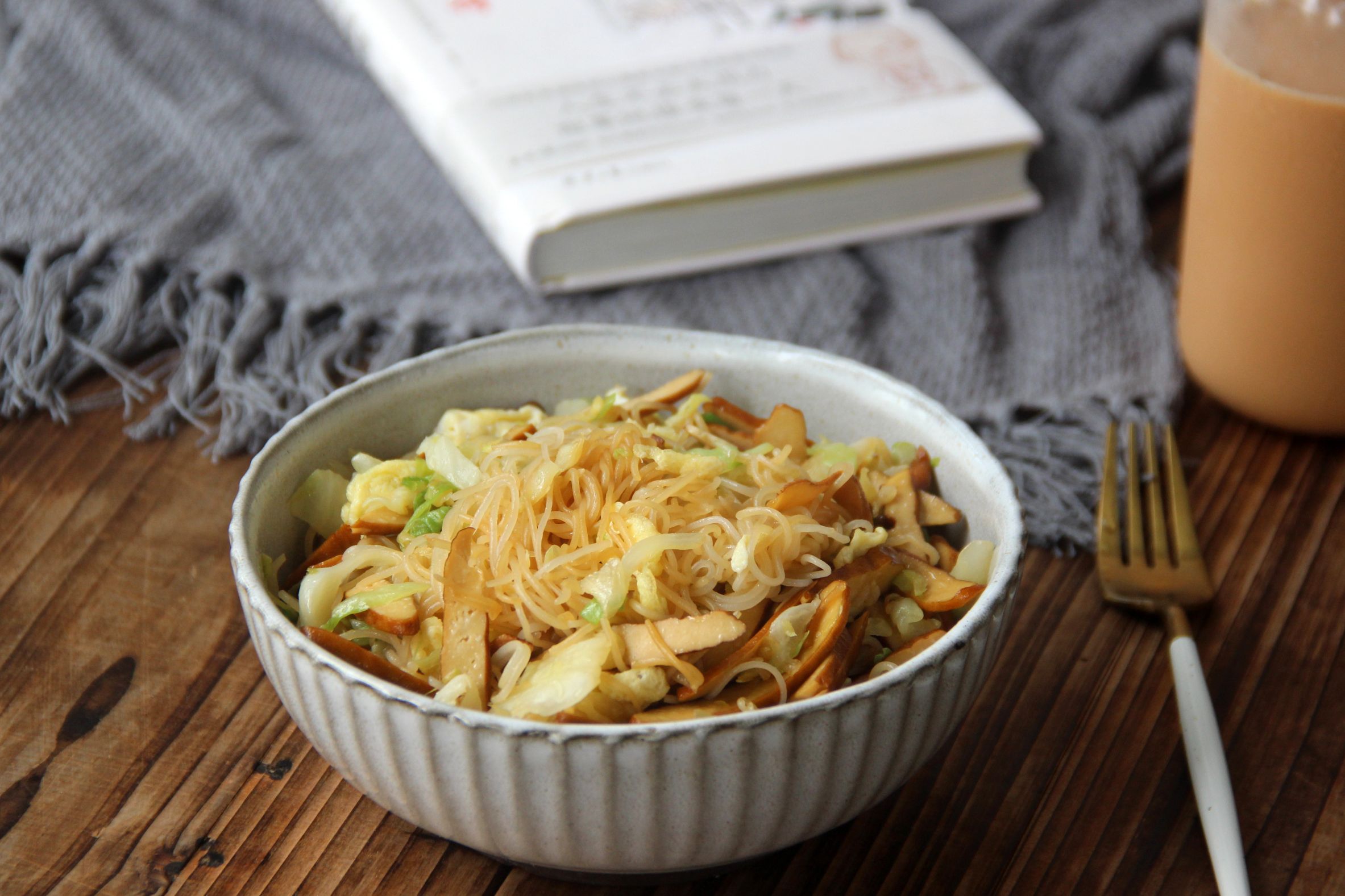 卷心菜雞蛋炒粉干的做法-家常味炒菜譜