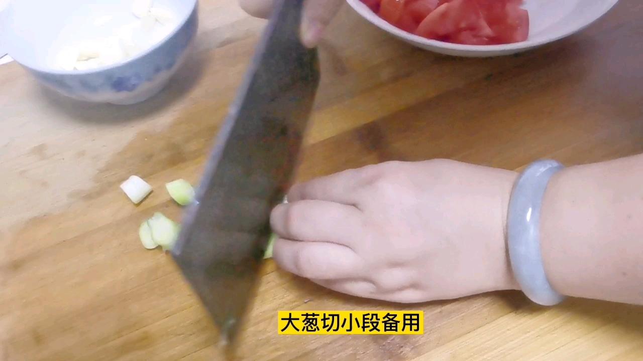 下飯神菜～西紅柿炒雞蛋，大蒜和白糖是提味的關鍵的做法-家常味炒菜譜