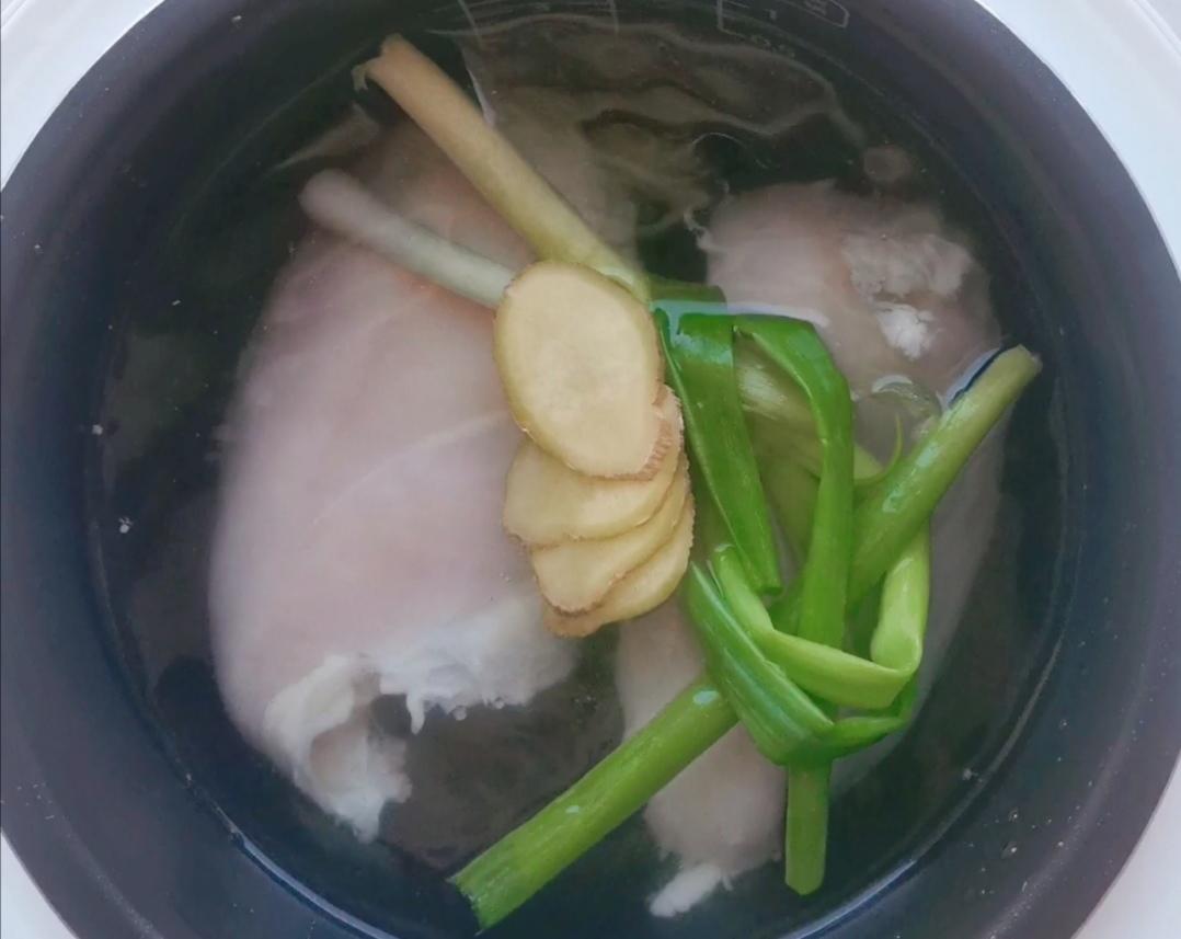 檸檬香辣雞絲的做法-香辣味拌菜譜