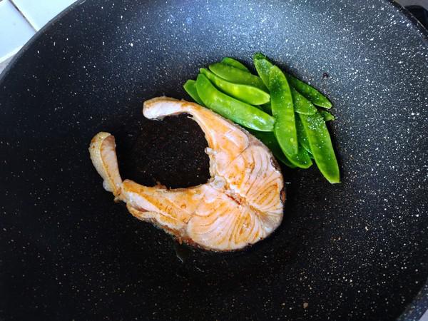 煎三文魚扒的做法-咸鮮味煎菜譜