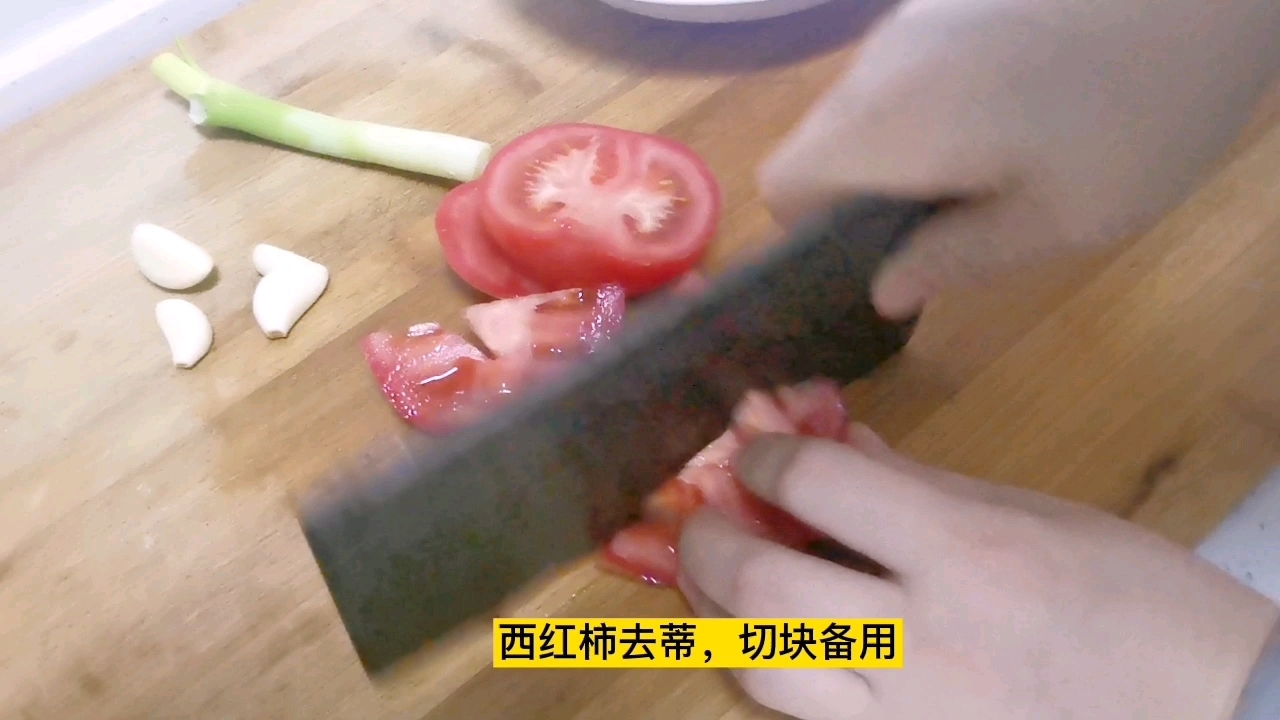 下飯神菜～西紅柿炒雞蛋，大蒜和白糖是提味的關鍵的做法-家常味炒菜譜