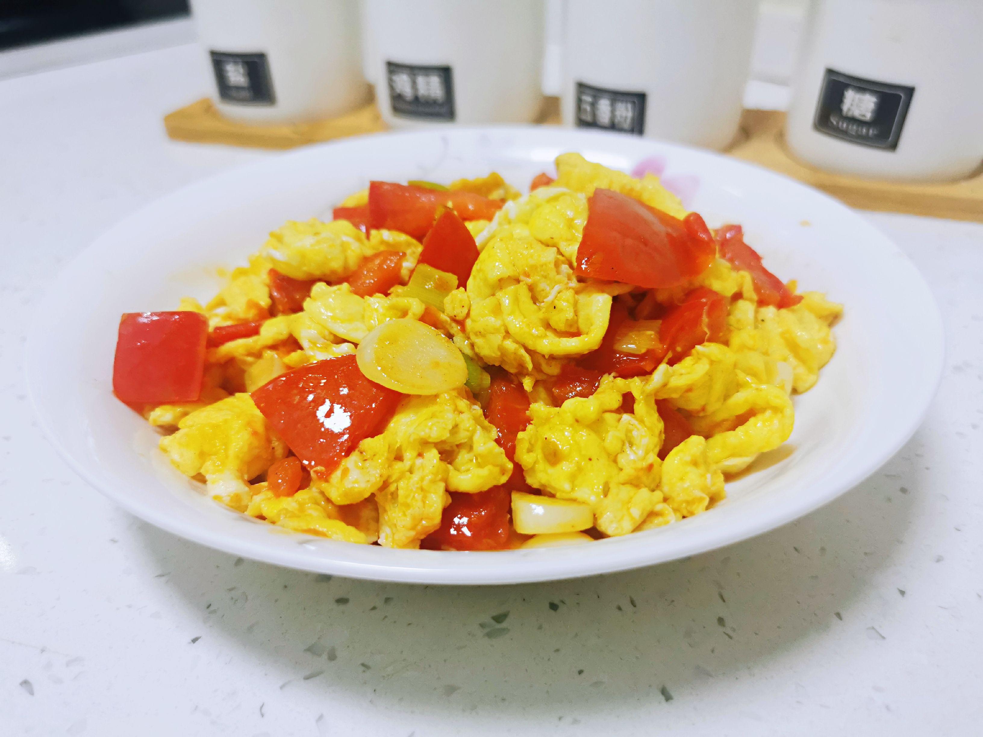 下飯神菜～西紅柿炒雞蛋，大蒜和白糖是提味的關鍵的做法-家常味炒菜譜
