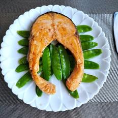 煎三文魚扒的做法-咸鮮味煎菜譜