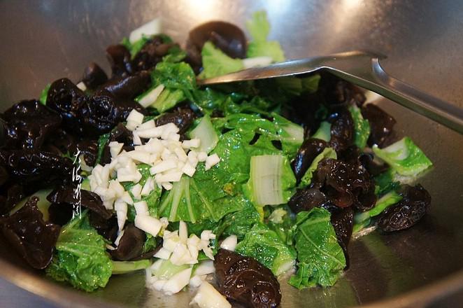 木耳爆炒小白菜的做法-蒜香味炒菜譜