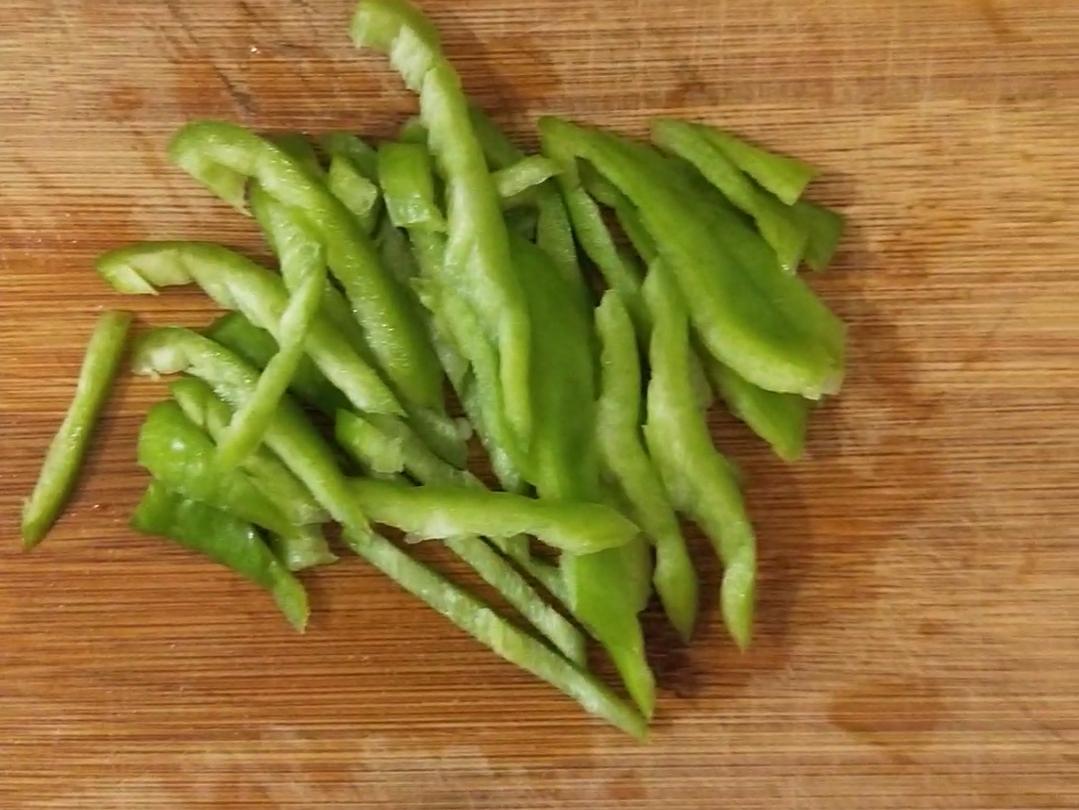 青椒蒜味腸的做法-家常味炒菜譜