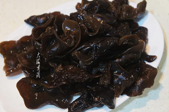 木耳爆炒小白菜的做法-蒜香味炒菜譜