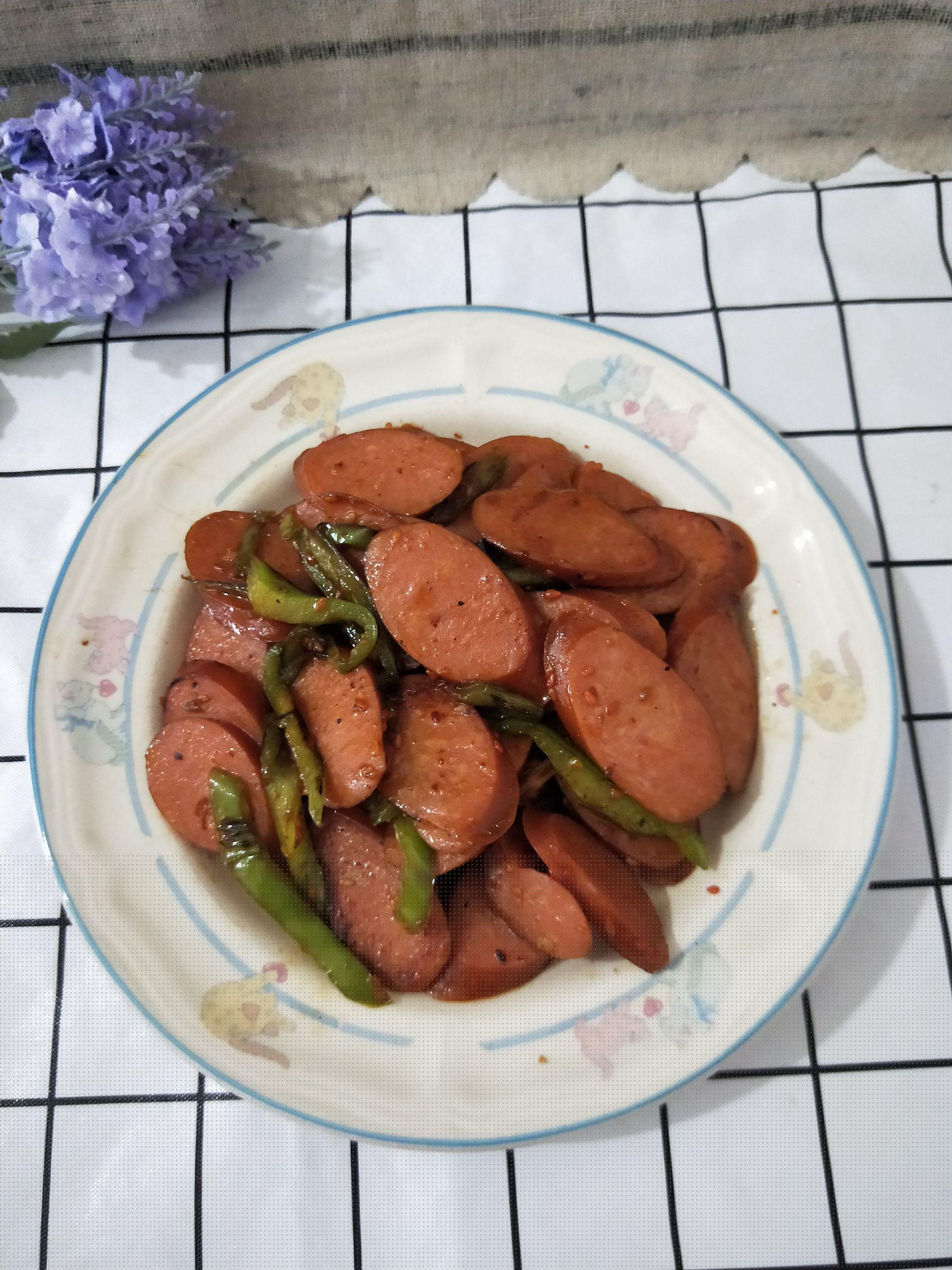 青椒蒜味腸的做法-家常味炒菜譜