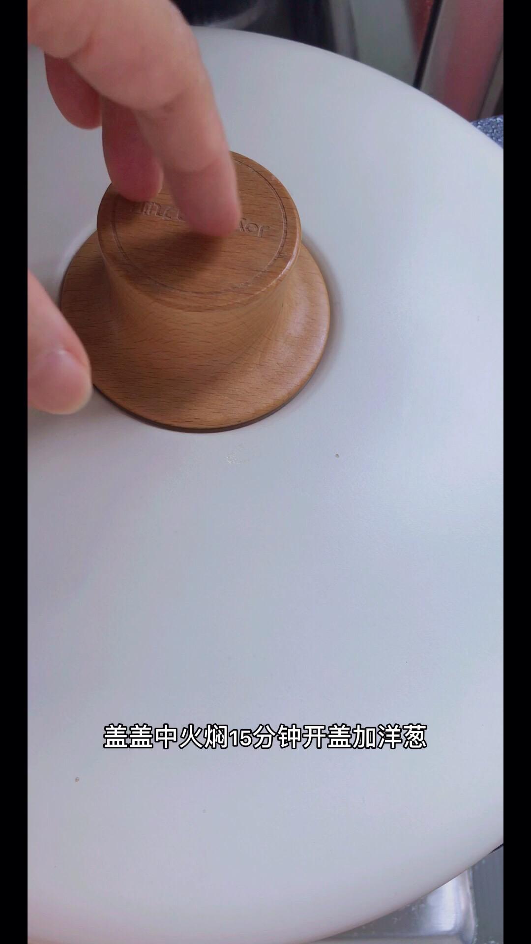 鮮香下飯的土豆燜雞腿的做法-家常味燜菜譜