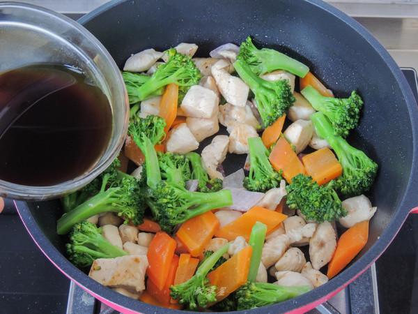 西藍花雞丁的做法-家常味炒菜譜